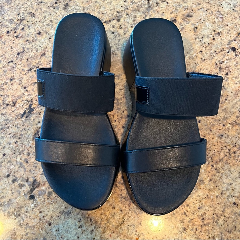 Kenneth Cole Perry Wedge Sandals. Size 5.5 - Picture 5 of 8